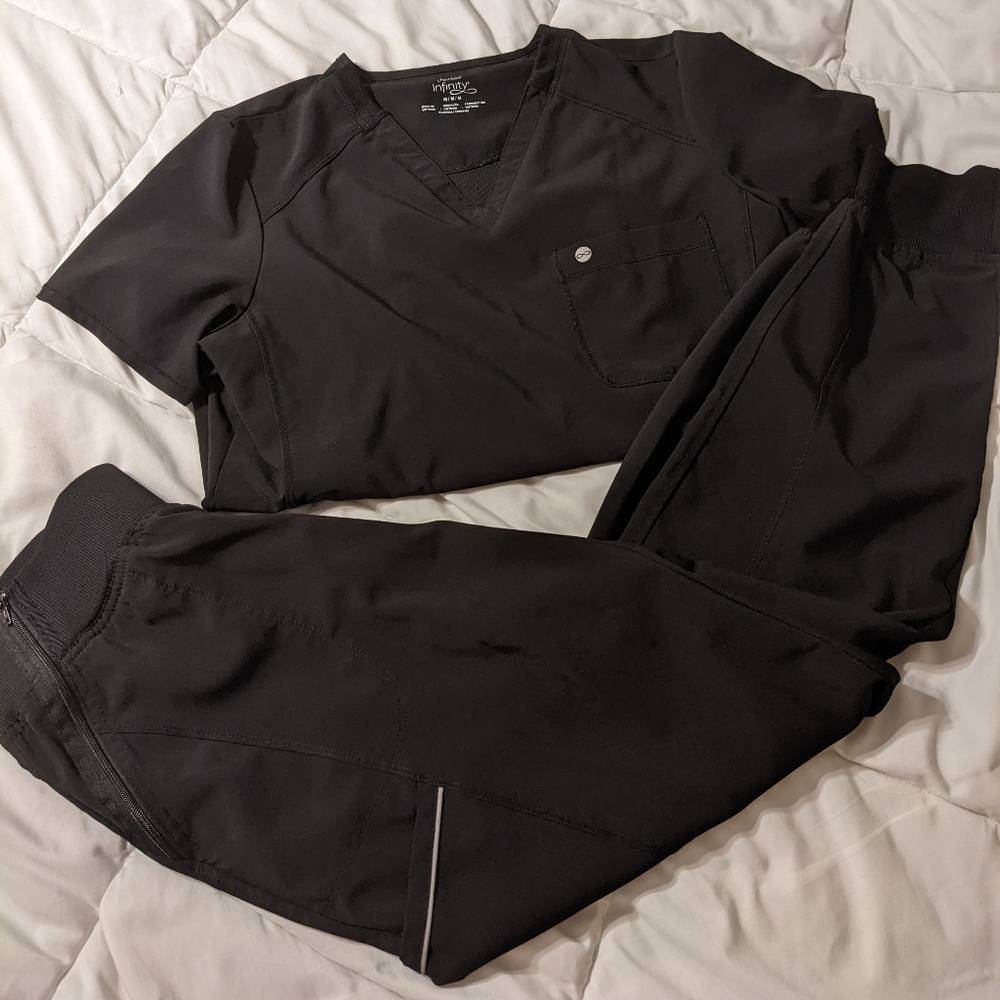 Black Cherokee infinity scrub set. Tuck in top. Jogger bottoms. Size medium.